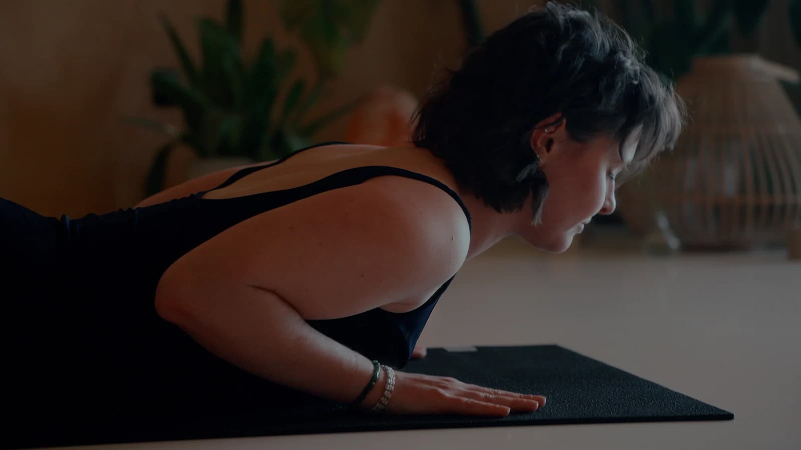 Yoga in een groene omgeving