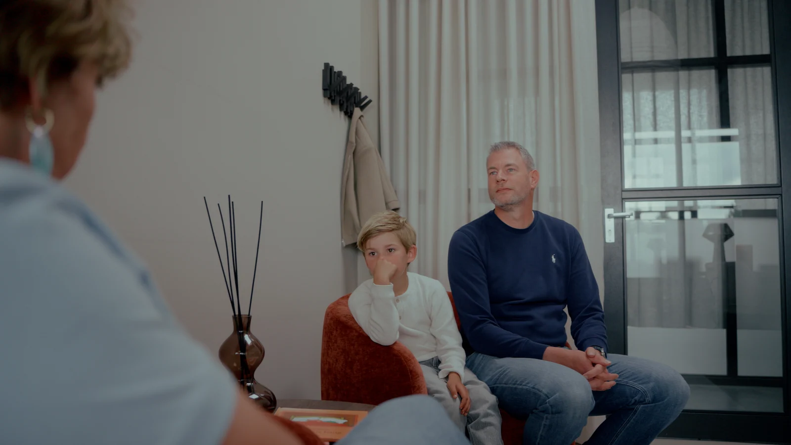 Jim in gesprek tijdens een consult