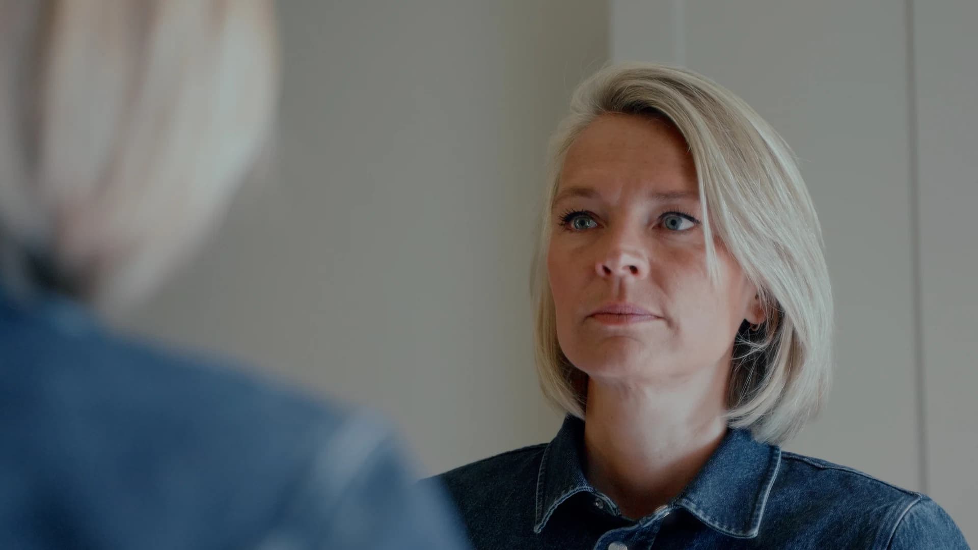 Gesprek tussen twee mensen tijdens een consult